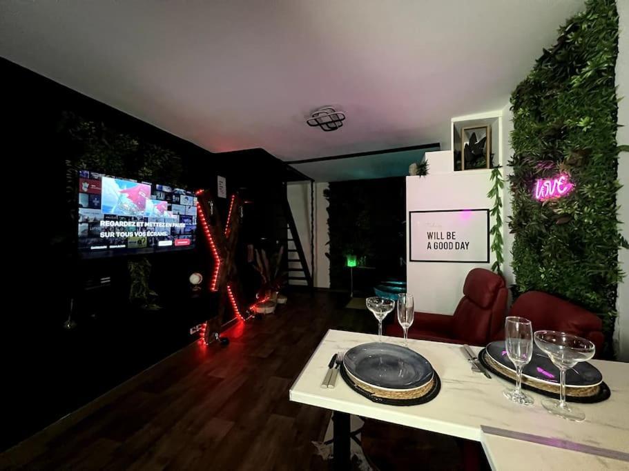 Red Love-Room / Balneo & Plus ! Souppes-sur-Loing Exterior foto